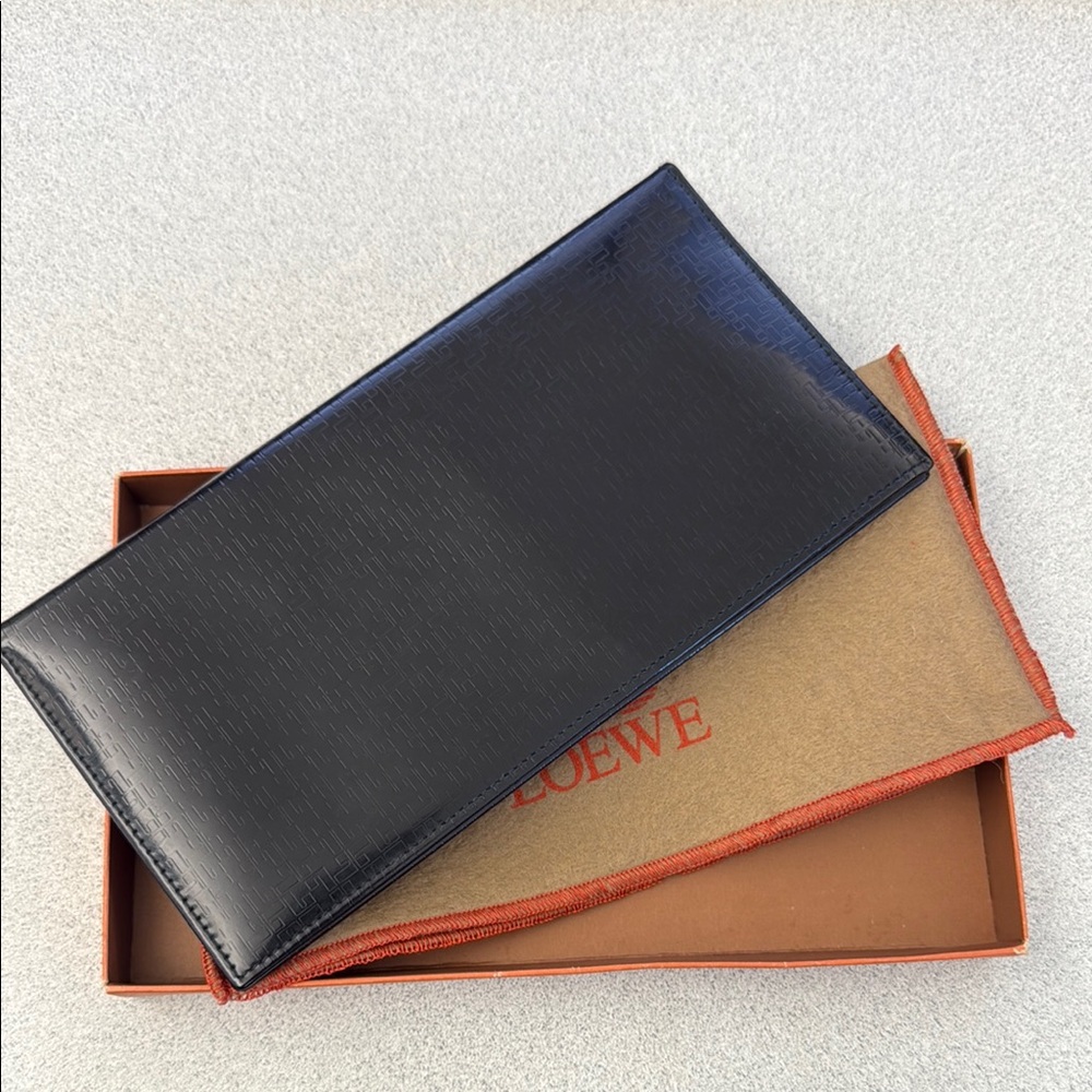 ❌SOLD❌💯Authentic Loewe Black Leather Key & Card Holder with Elegant Design